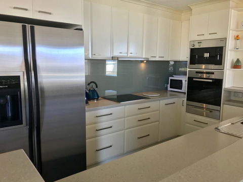 Rainbow Bay Resort Holiday Apartments - Geraldton Accommodation 10