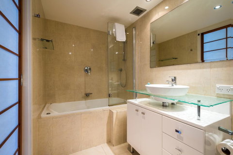 Breakers North Absolute Beachfront Apartments - Official - Geraldton Accommodation 5