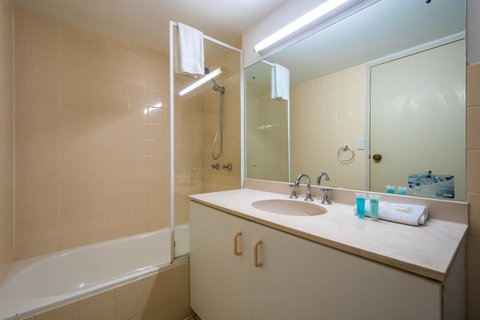 Breakers North Absolute Beachfront Apartments - Official - Geraldton Accommodation 11