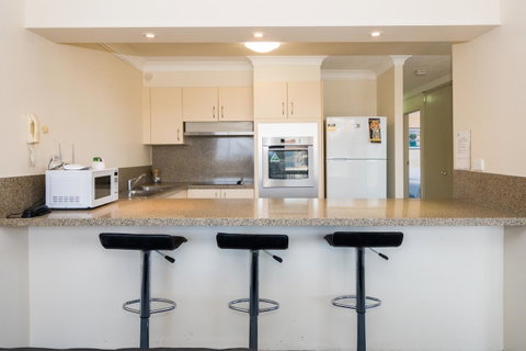 Breakers North Absolute Beachfront Apartments - Official - Geraldton Accommodation 14