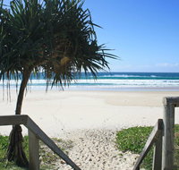 WAVES 203 ON CURRUMBIN - Geraldton Accommodation