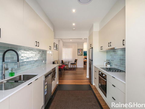 White Beach - 42 Ash Street - Geraldton Accommodation 0