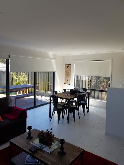 White Caps B - New Styles & Spacious Home - Geraldton Accommodation 1