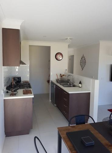 White Caps B - New Styles & Spacious Home - Geraldton Accommodation 2
