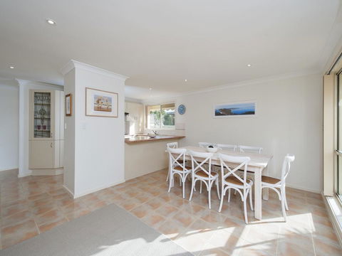 White Horses, 7A Achilles Street - Geraldton Accommodation 2