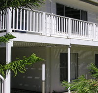 Wonky Pine Beach House NARRWALLEE- 4 bedroom - Geraldton Accommodation