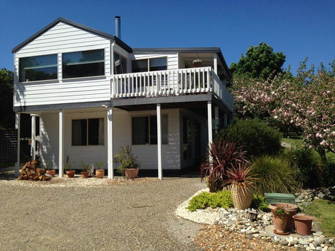 Yarra Glen Bed & Breakfast - Geraldton Accommodation 0