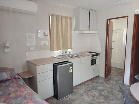 Young Caravan Park - Geraldton Accommodation 2