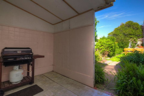 Young's Cottage - Circa: 1861 - Geraldton Accommodation 1