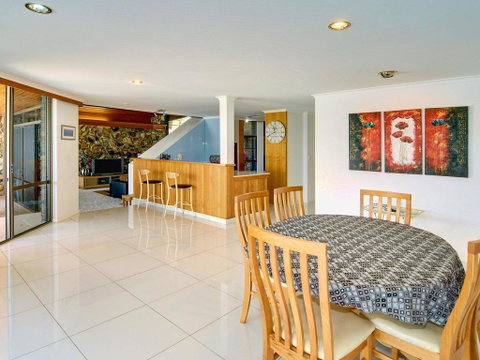 Yulunga 20 - 4 BDRM Canal Home With Pool - Geraldton Accommodation 2