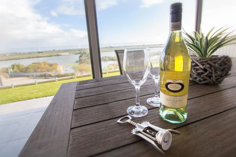 Serenity And Sweeping Murray River Views - Geraldton Accommodation 2