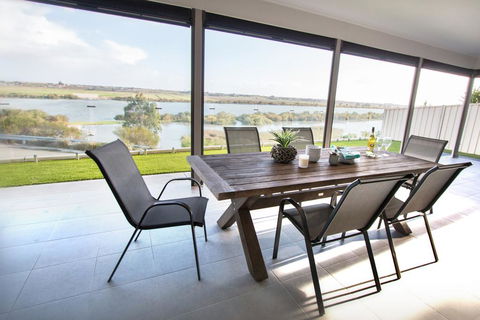 Serenity And Sweeping Murray River Views - Geraldton Accommodation 1