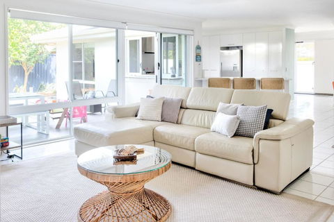 Relax At Bokarina Beach House Walk To Beach Relax By The Pool - Geraldton Accommodation 0