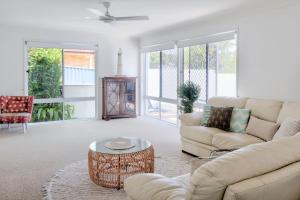 Relax At Bokarina Beach House Walk To Beach Relax By The Pool - Geraldton Accommodation 5