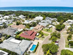 Relax At Bokarina Beach House Walk To Beach Relax By The Pool - Geraldton Accommodation 4