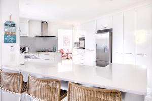 Relax At Bokarina Beach House Walk To Beach Relax By The Pool - Geraldton Accommodation 3