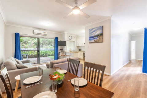 Adriana 4 Open Plan Living With Backyard - Geraldton Accommodation 2