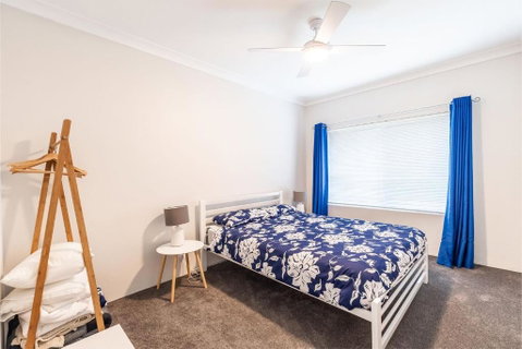Adriana 4 Open Plan Living With Backyard - Geraldton Accommodation 4