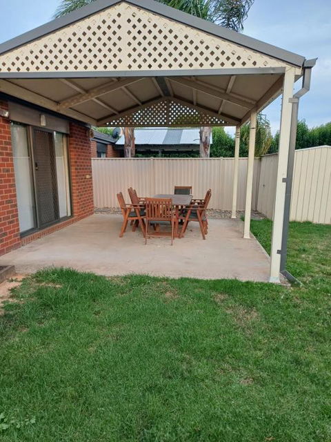 A Beautiful And Spacious Home - Geraldton Accommodation 2