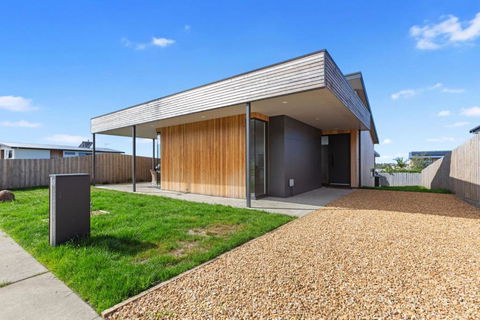 A Box Of Moonlight - Geraldton Accommodation 3