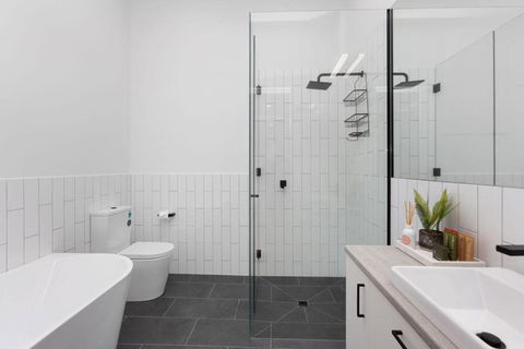 A Box Of Moonlight - Geraldton Accommodation 4