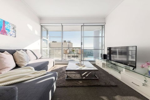 A Spacious 2BR Apt With An Amazing View Over Darling Harbour - Geraldton Accommodation 1