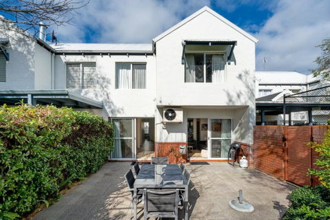 Abbys Beach Villa - Geraldton Accommodation 0