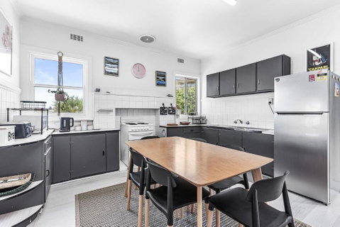 Absolute Beachfront Views Apollo Bay - Geraldton Accommodation 2