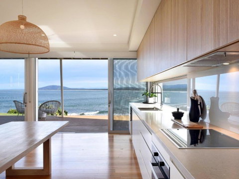 Absolute Waterfront - Geraldton Accommodation 2