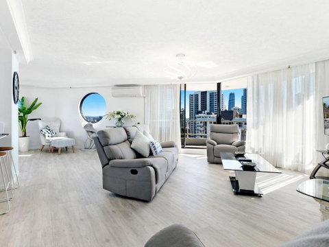 Acapulco 2 Bedroom Ocean View Surfers Paradise - CoastHM - Geraldton Accommodation 1