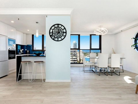 Acapulco 2 Bedroom Ocean View Surfers Paradise - CoastHM - Geraldton Accommodation 2