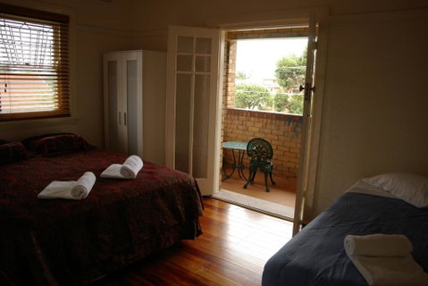 Accommodation Sydney Rockdale - 2 Bedroom Pet Friendly Budget Apartments With Balconies - Geraldton Accommodation 3