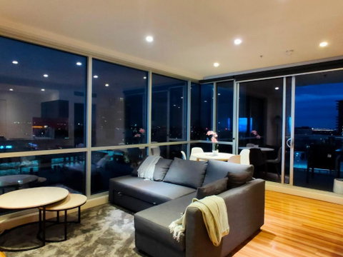 Adelaide Central Skyline Panoramic Suite - Geraldton Accommodation 1