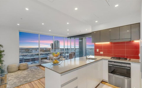 Adelaide Central Skyline Panoramic Suite - Geraldton Accommodation 3
