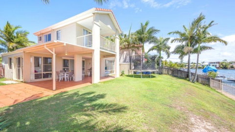 Air Conditioned Pet Friendly Canal Home With Wifi - Geraldton Accommodation 2
