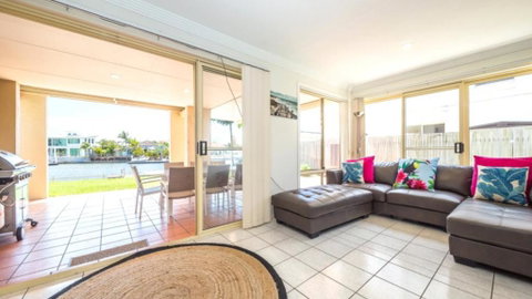 Air Conditioned Pet Friendly Canal Home With Wifi - Geraldton Accommodation 4