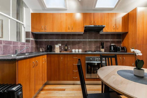 A Carlton Classic - Quaint Inner-City Getaway - Geraldton Accommodation 2