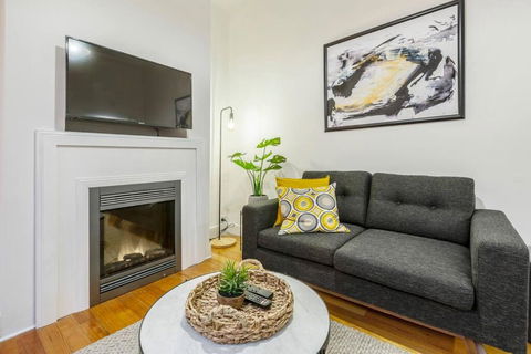 A Carlton Classic - Quaint Inner-City Getaway - Geraldton Accommodation 3