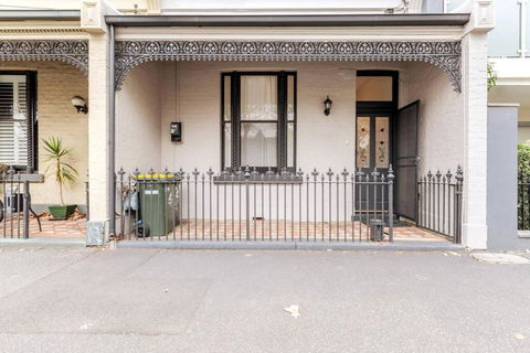 A Carlton Classic - Quaint Inner-City Getaway - Geraldton Accommodation 4