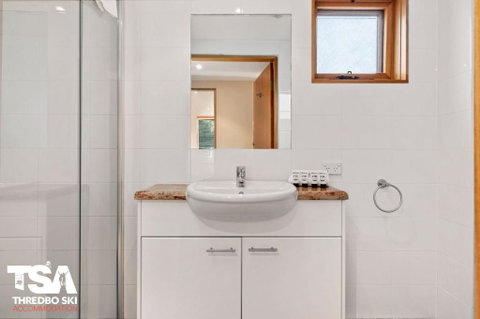 Akuna 1 - Geraldton Accommodation 4