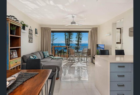 Alexandra Headland Beach - Stunning Views ZF9 - Geraldton Accommodation 2