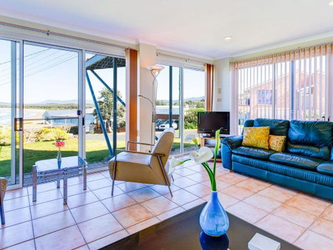 Alexandra Suite Gerroa - Geraldton Accommodation 0