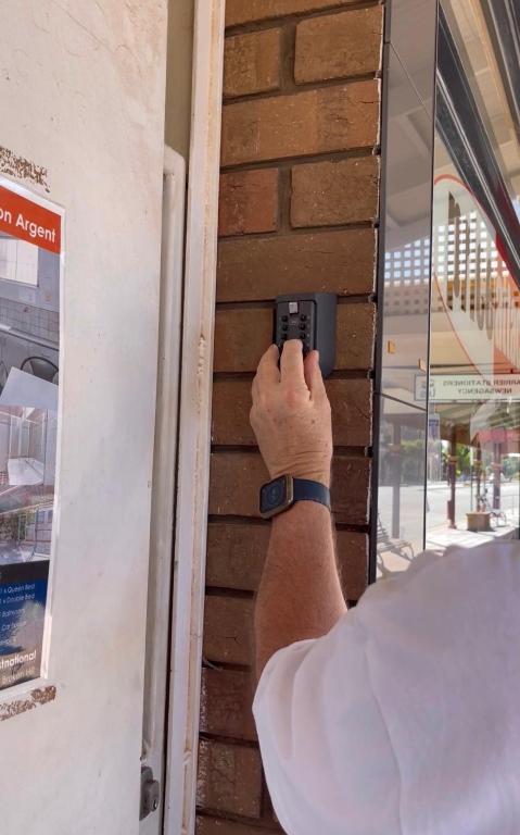 Argent Abode CBD - Geraldton Accommodation 3