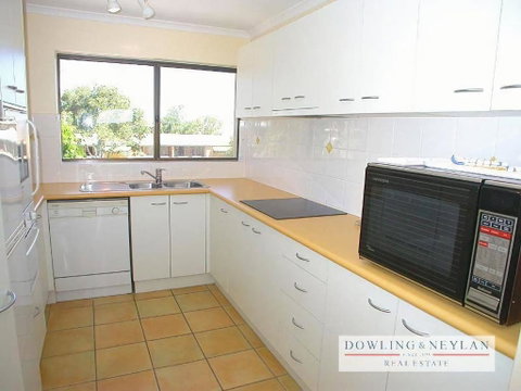 Aqua Linea 6 Noosa Parade 82 - Geraldton Accommodation 0