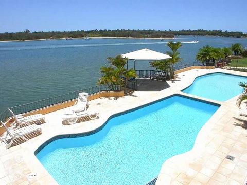 Aqua Linea 6 Noosa Parade 82 - Geraldton Accommodation 2