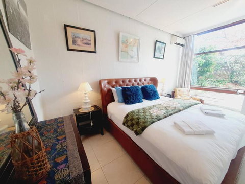 Architectural Bright Open 2B&1B Home With A Private Garden At Yarralumla - Geraldton Accommodation 0
