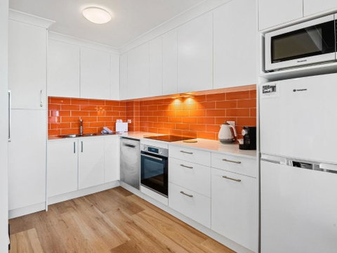 Astrids At Central Park - 2BR L Lake & Mountain Views L Central Location L WiFi - Geraldton Accommodation 1