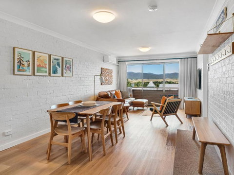 Astrids At Central Park - 2BR L Lake & Mountain Views L Central Location L WiFi - Geraldton Accommodation 0