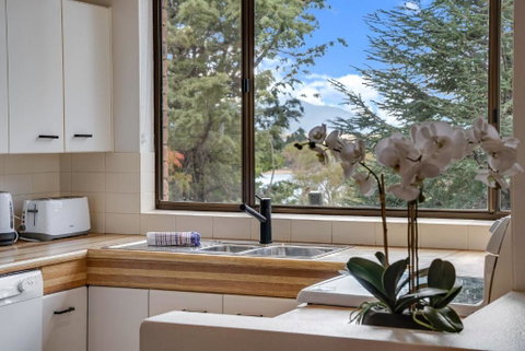 Avalanche 3 - 3BR Apartment L Central Location L Balcony L WiFi - Geraldton Accommodation 3