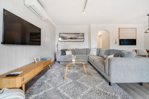 Avalanche 3 - 3BR Apartment L Central Location L Balcony L WiFi - Geraldton Accommodation 1